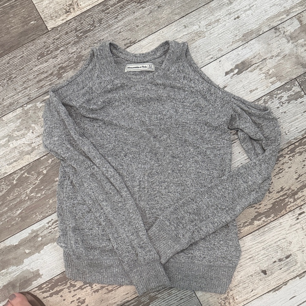 Abercrombie & Fitch Women's Gray Cold-Shoulder Sweater Size XS
